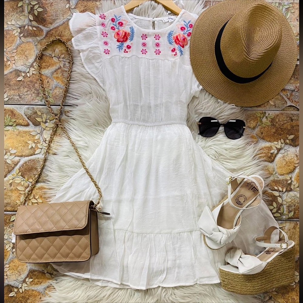 Nwt Mine White Dress with Pink Floral‎ Embroidery